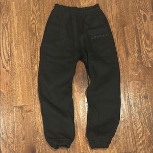 black comfrt sweatpants